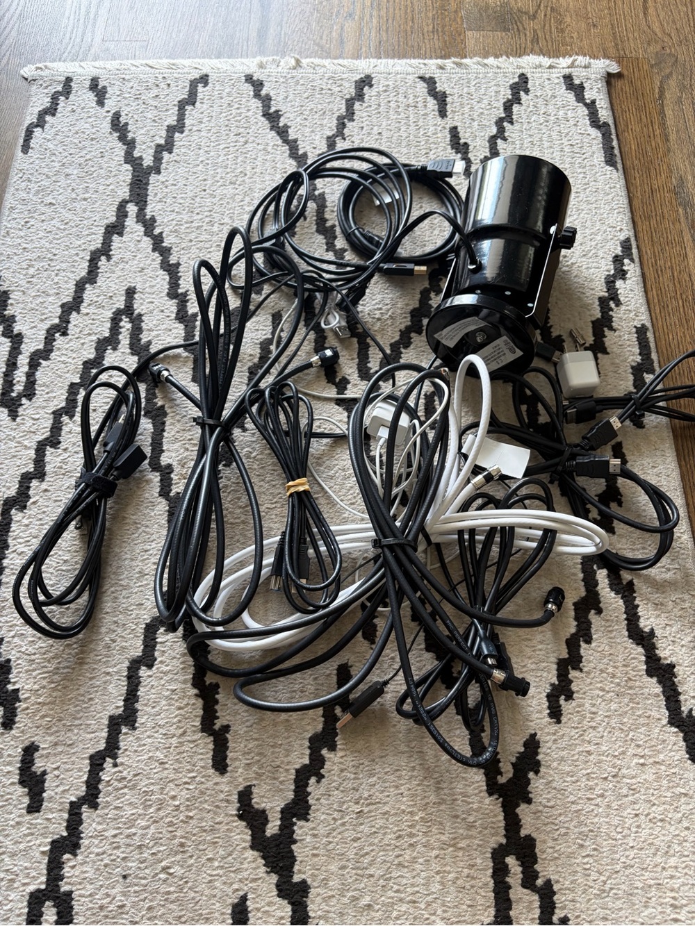 17 pcs of cords and cables Device Charging & Data Cable Set Black 17 pc LOT